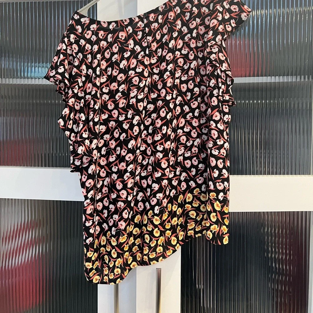 🛍️2/$20 Ann Taylor Top - Picture 4 of 7
